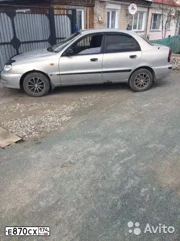 Фото автомобиля CHEVROLET LANOS, 2006 — госномер В452ЕО774. Цвет: Серебристый