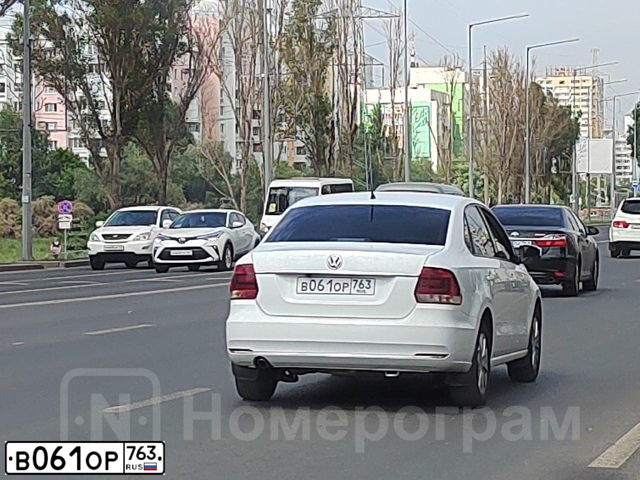 Фото автомобиля VOLKSWAGEN POLO, 2015 — госномер В061ОР763. Цвет: Белый