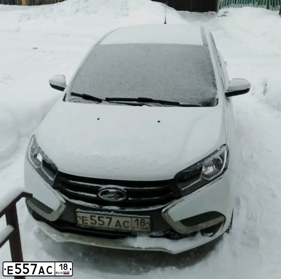 Фото автомобиля LADA GAB330 LADA XRAY, 2017 — госномер Е557АС18. Цвет: Белый