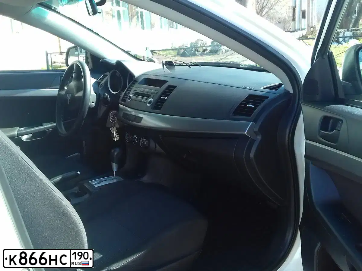Фото автомобиля MITSUBISHI LANCER, 2011 — госномер О689РК152. Цвет: Белый