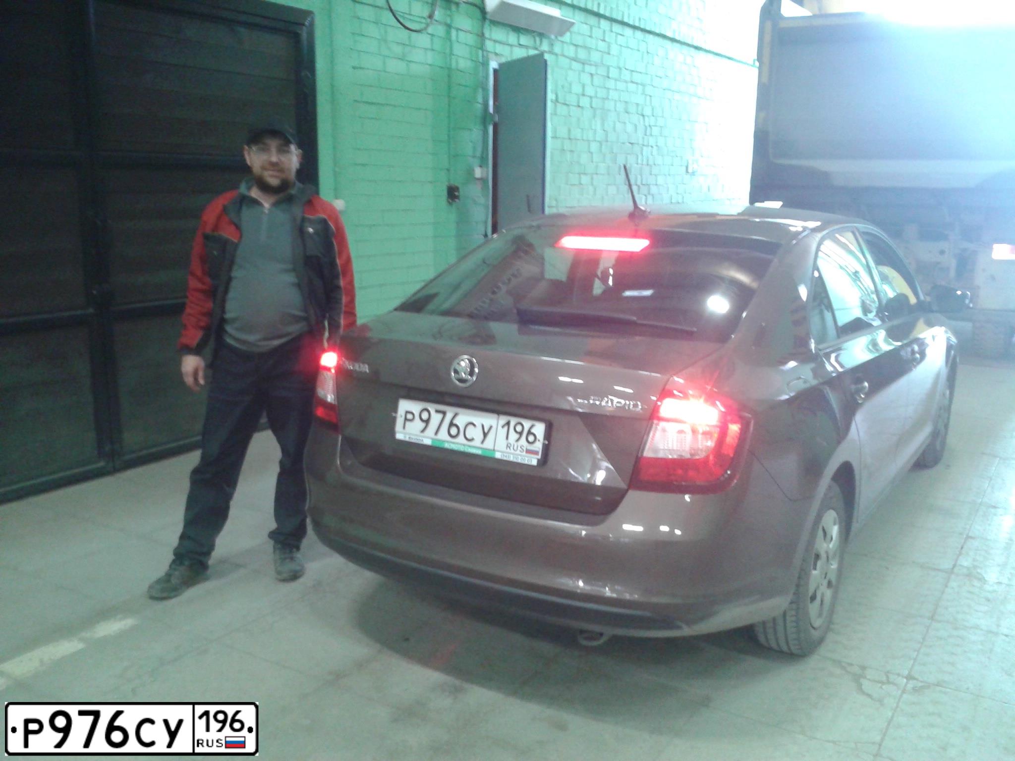 Фото автомобиля SKODA RAPID, 2019 — госномер Р976СУ196. Цвет: Коричневый