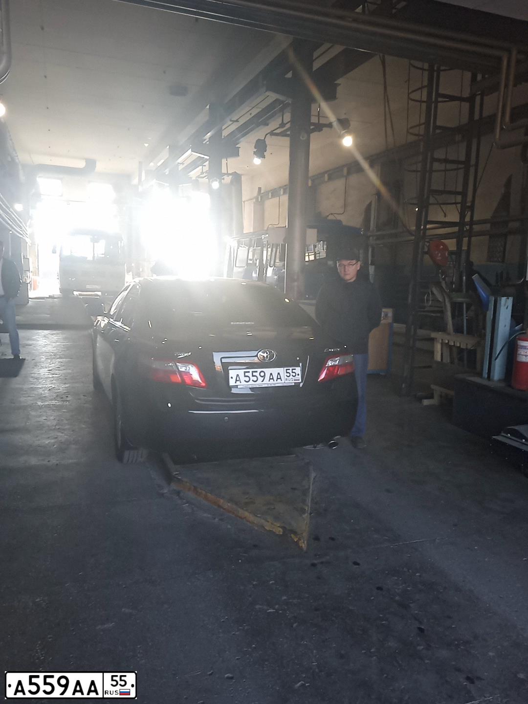 Фото автомобиля TOYOTA CAMRY, 2006 — госномер А559АА55. Цвет: ЧЕРНЫЙ