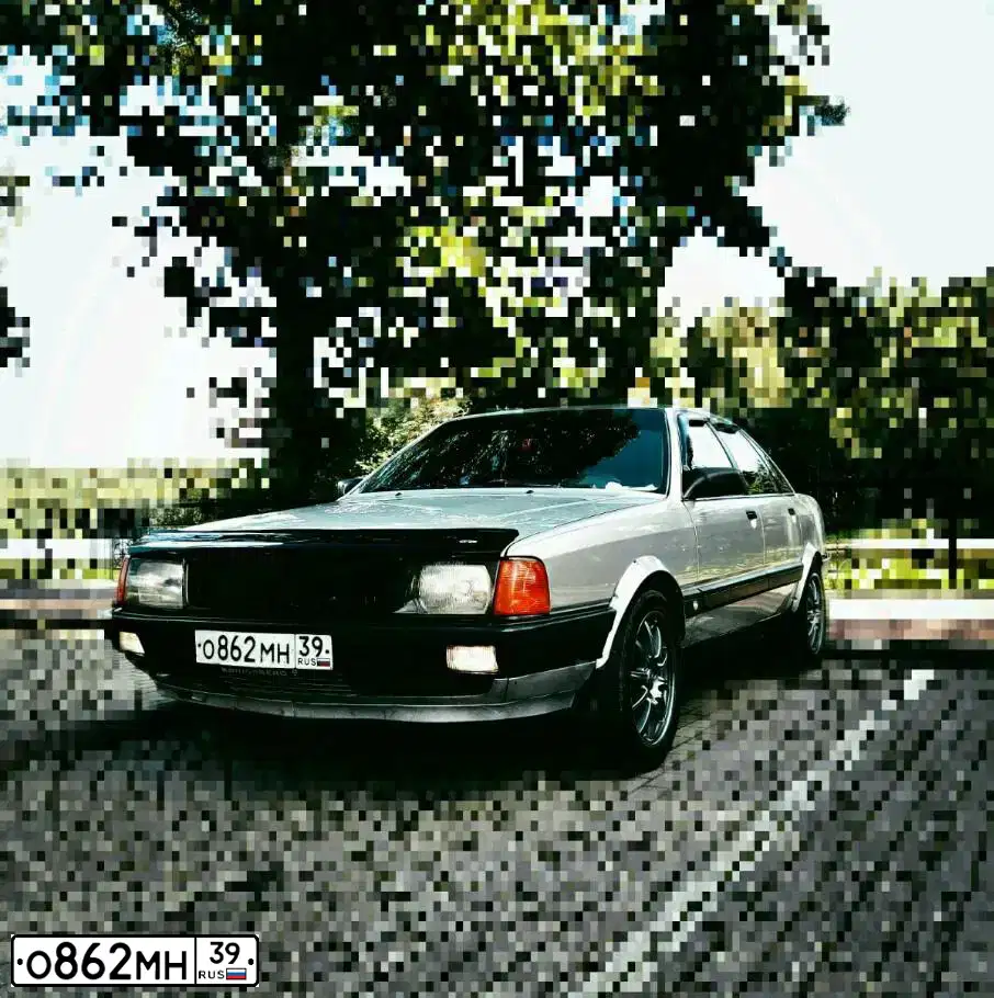 Фото автомобиля AUDI 100, 1983 — госномер О862МН39. Цвет: БОРДОВЫЙ