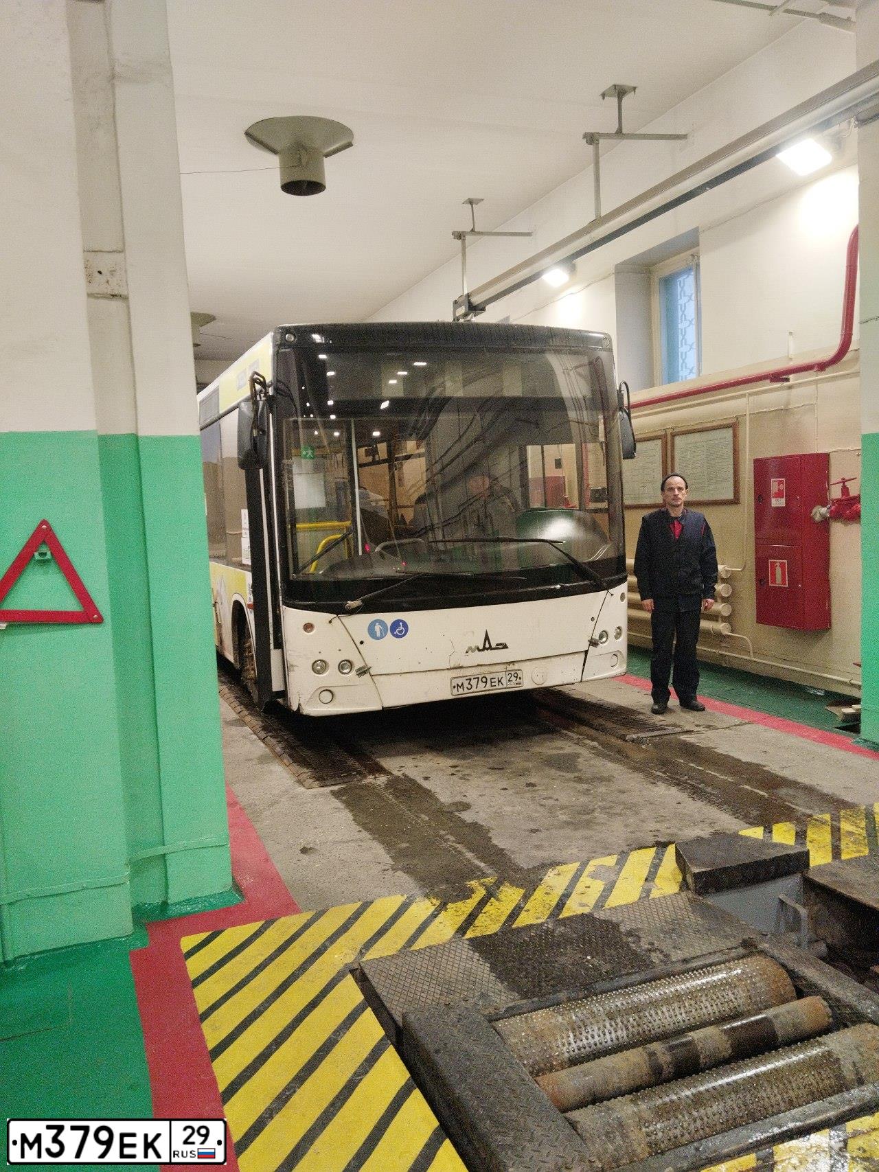 Фото автомобиля MAZ 206, 2016 — госномер Х438УО193
