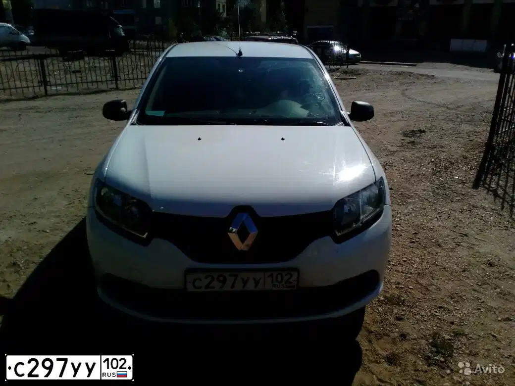 Фото автомобиля RENAULT LOGAN, 2016 — госномер М537ВМ156. Цвет: Белый
