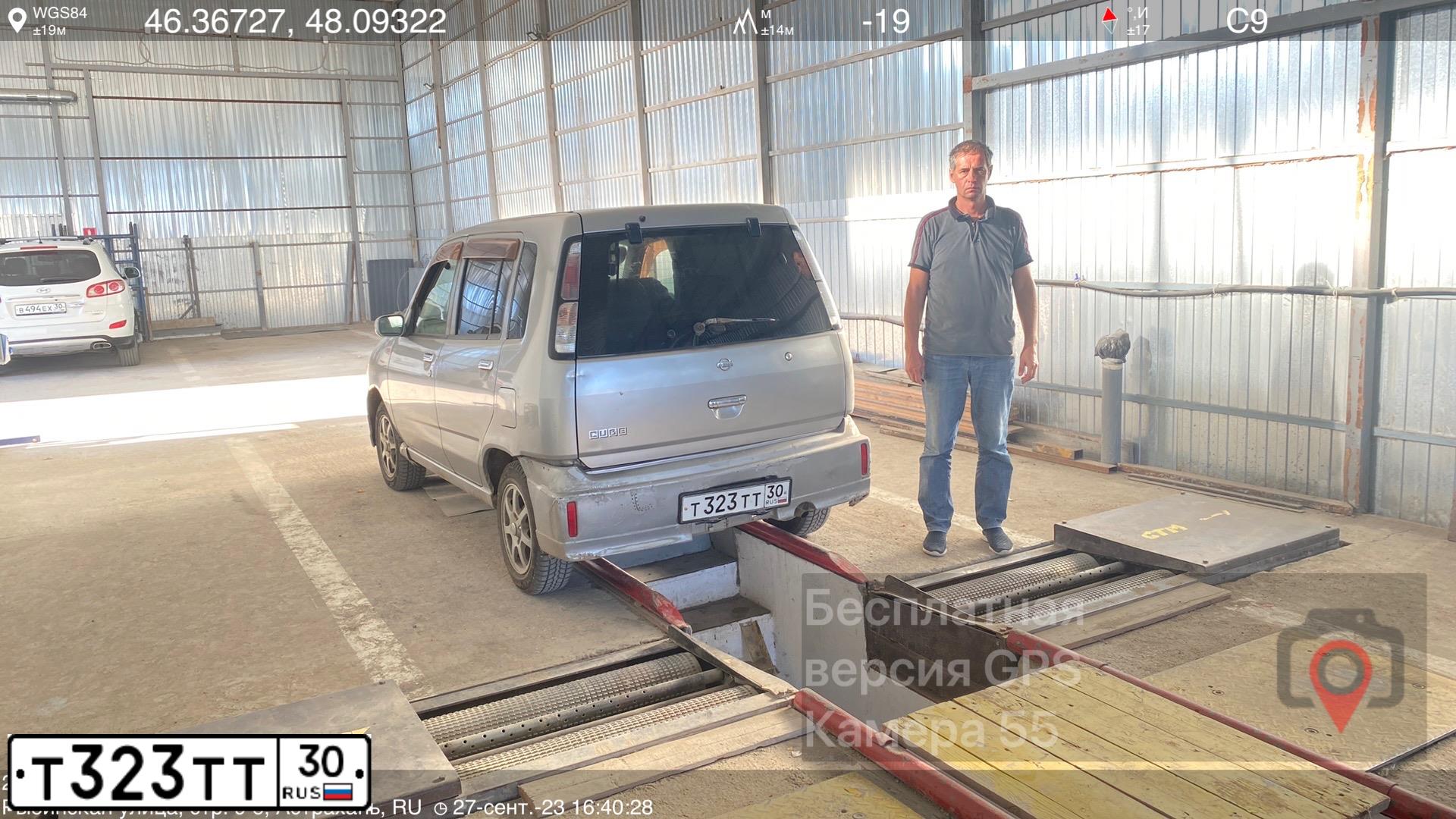 Фото автомобиля LADA 2112, 2001 — госномер Т323ТТ30. Цвет: Светло-Серебристый металлик
