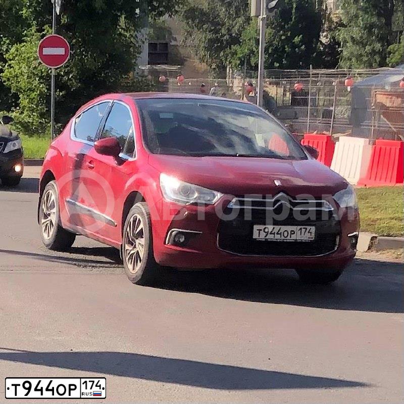Фото автомобиля CITROEN DS4, 2012 — госномер Е798КХ774. Цвет: Красный