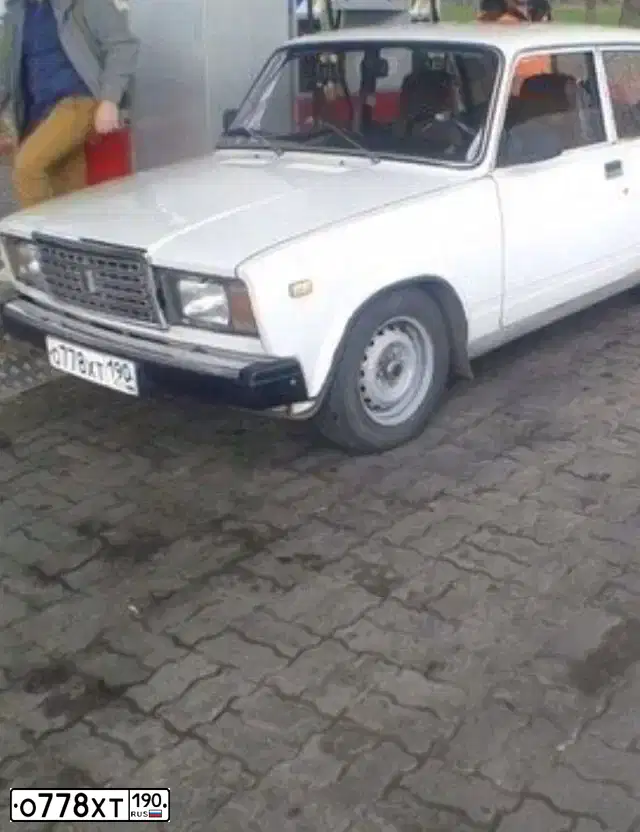 Фото автомобиля VAZ 2107 LADA, 1986 — госномер О778ХТ190. Цвет: Белый