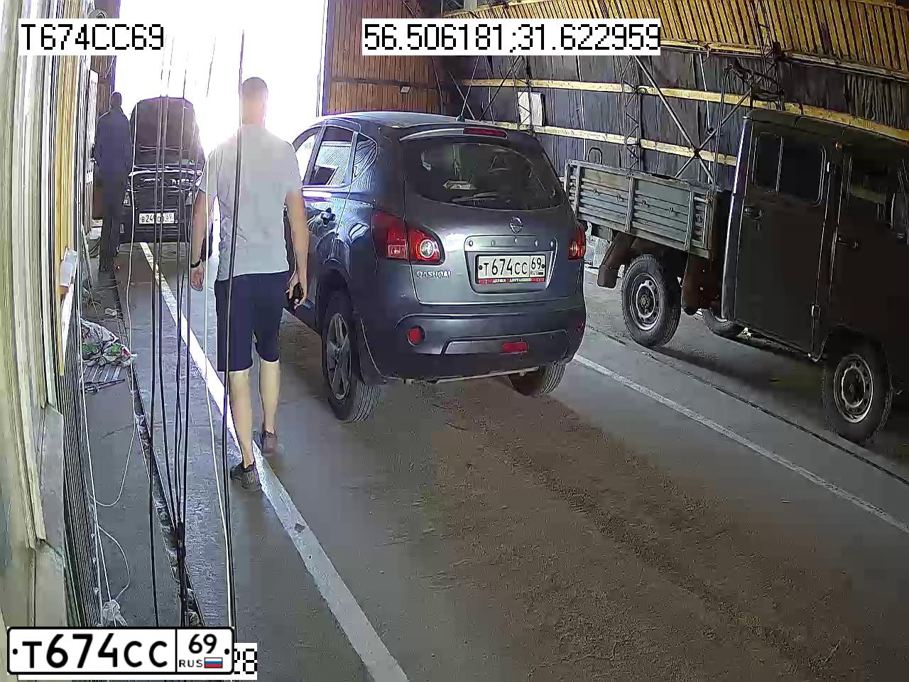 Фото автомобиля NISSAN QASHQAI, 2008 — госномер Т674СС69. Цвет: СЕРЫЙ