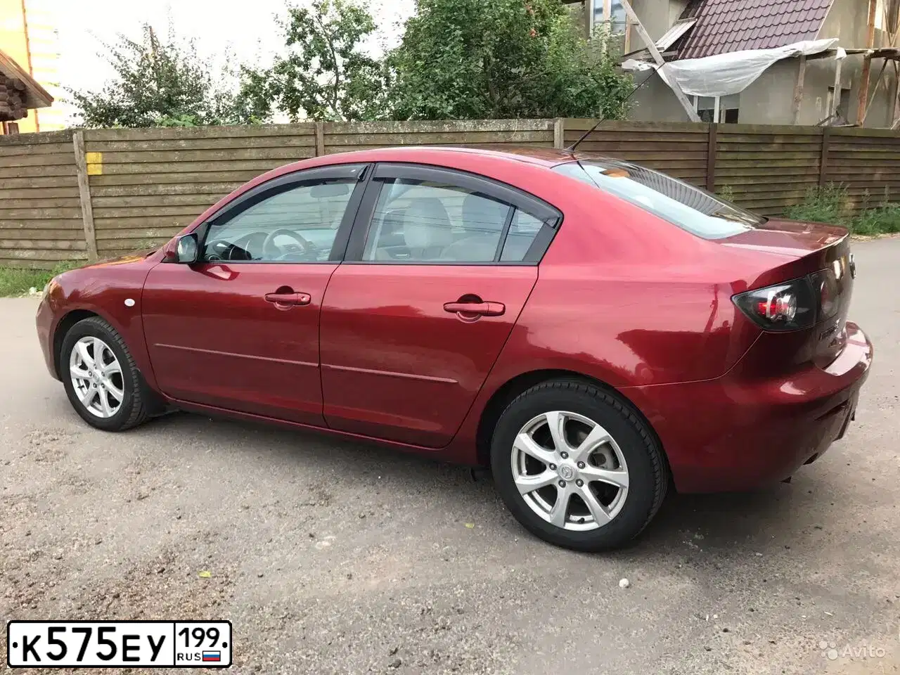 Фото автомобиля MAZDA 3, 2008 — госномер К575ЕУ199. Цвет: Красный