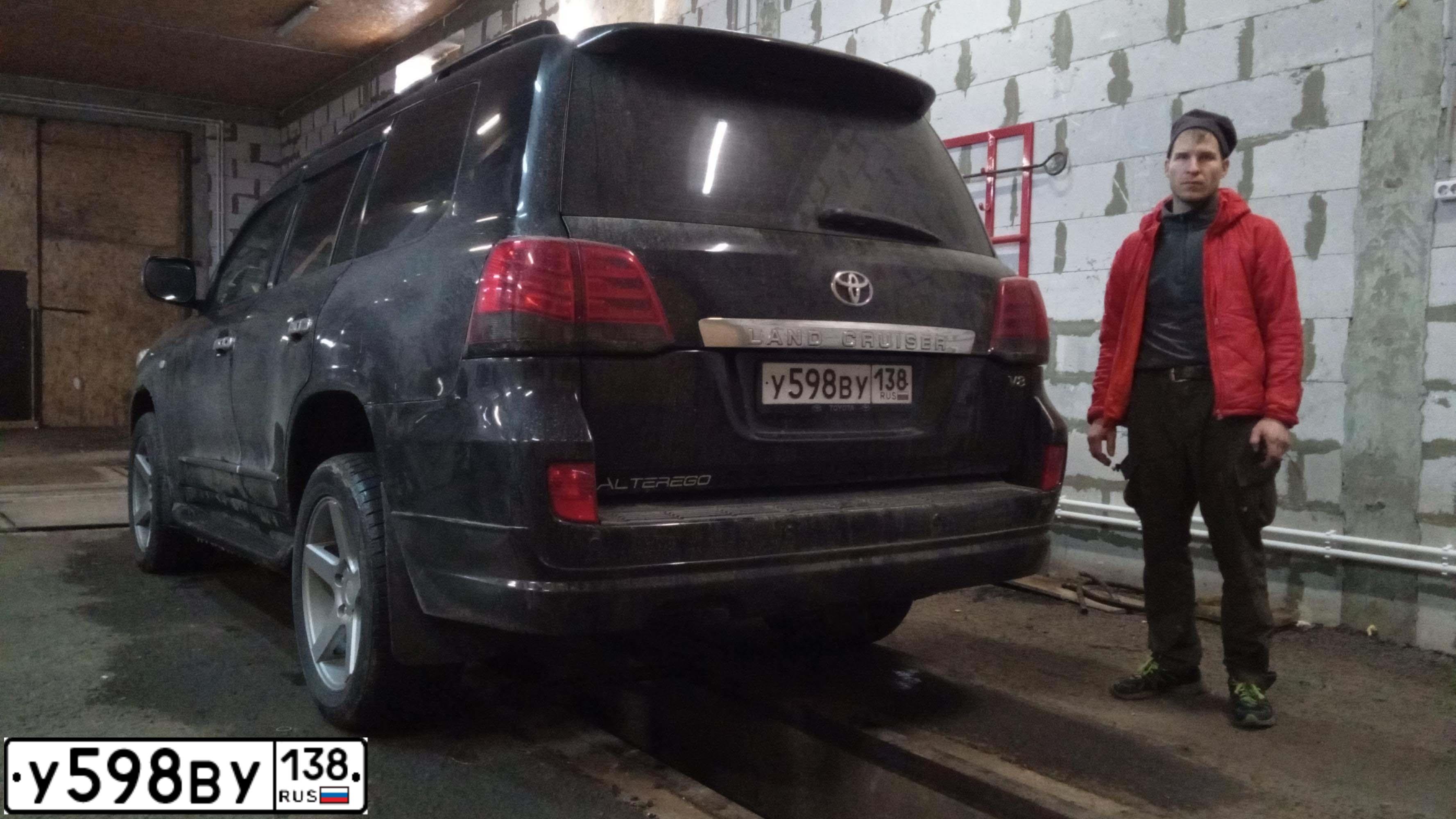 Фото автомобиля TOYOTA LANDCRUISER 200, 2010 — госномер Х333СО38. Цвет: ЧЕРНЫЙ