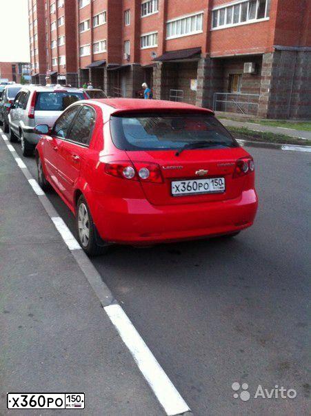Фото автомобиля CHEVROLET LACETTI, 2007 — госномер Е159АМ702. Цвет: Красный
