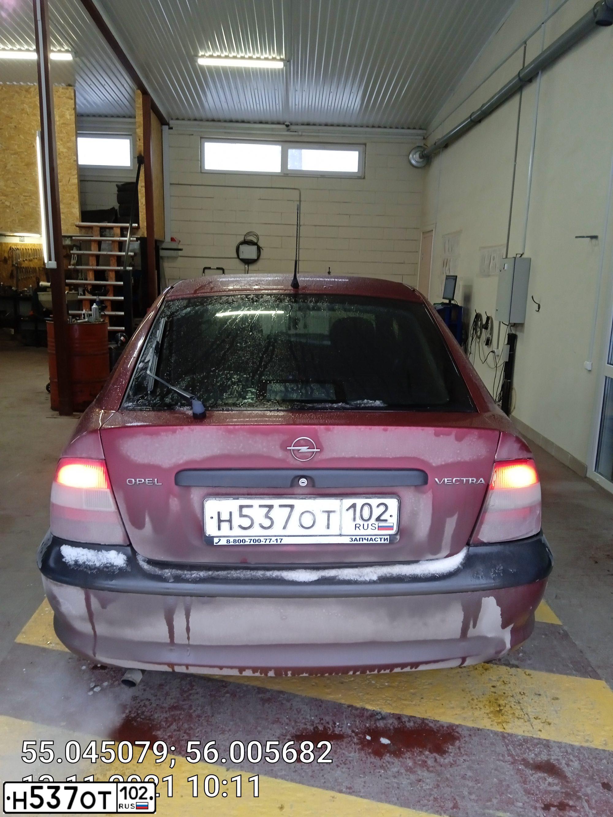 Фото автомобиля OPEL VECTRA, 1997 — госномер А283МУ172. Цвет: Красный