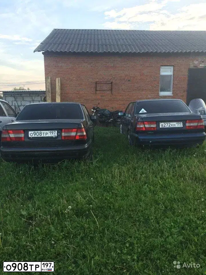 Фото автомобиля VOLVO 900-SERIE, 1996 — госномер Х555НА50. Цвет: ЧЕРНЫЙ