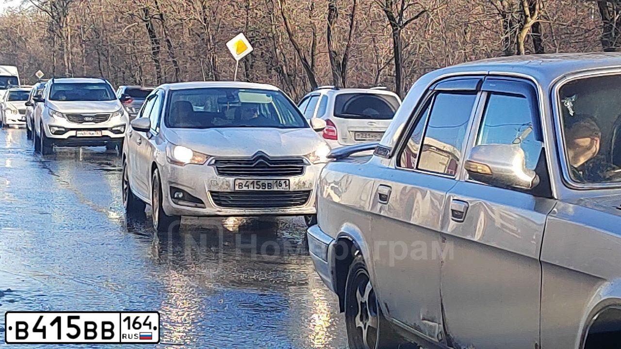Фото автомобиля RENAULT DUSTER, 2019 — госномер В415ВВ164. Цвет: ЧЕРНЫЙ