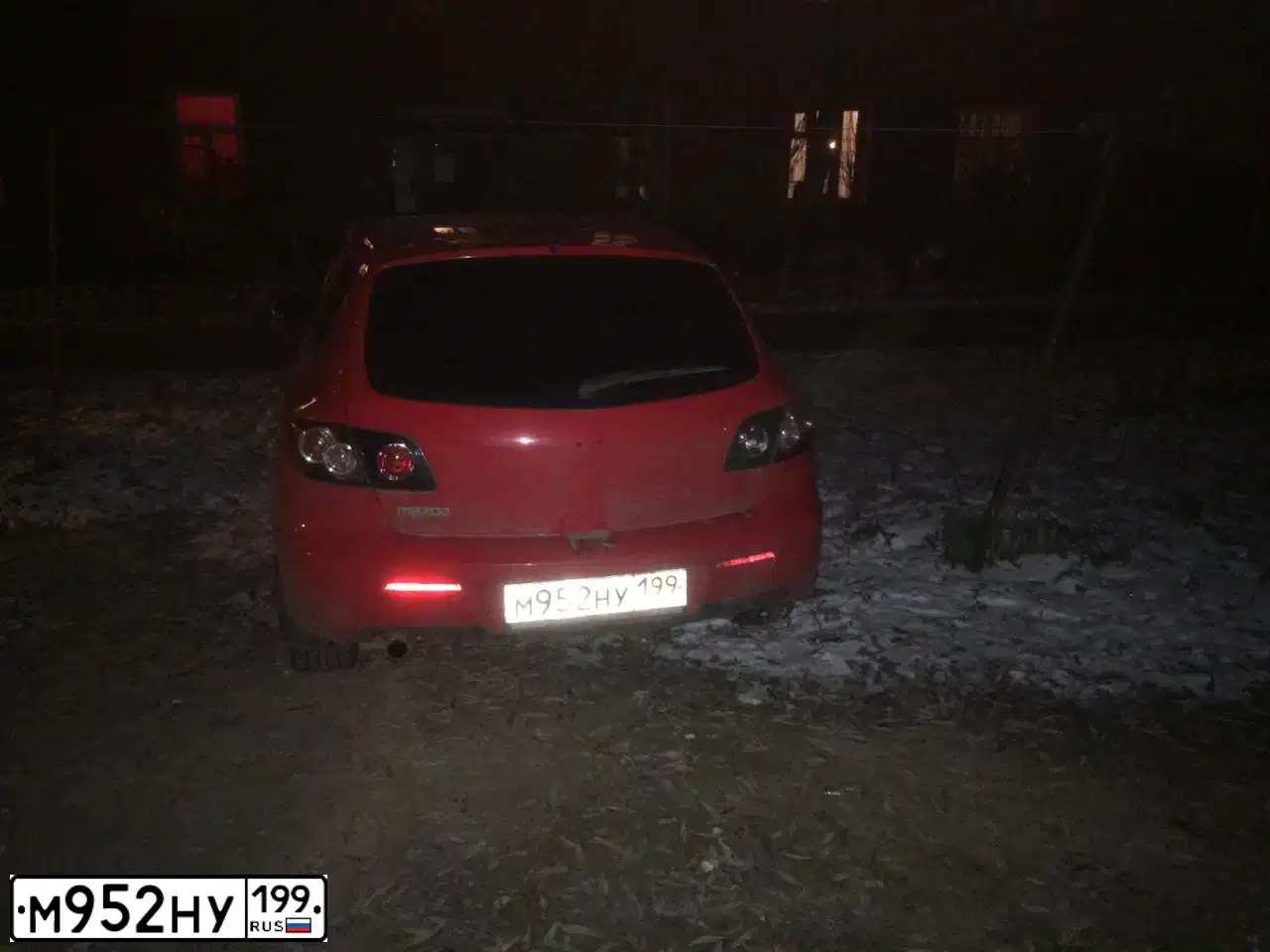 Фото автомобиля MAZDA 3, 2008 — госномер М952НУ199. Цвет: Красный