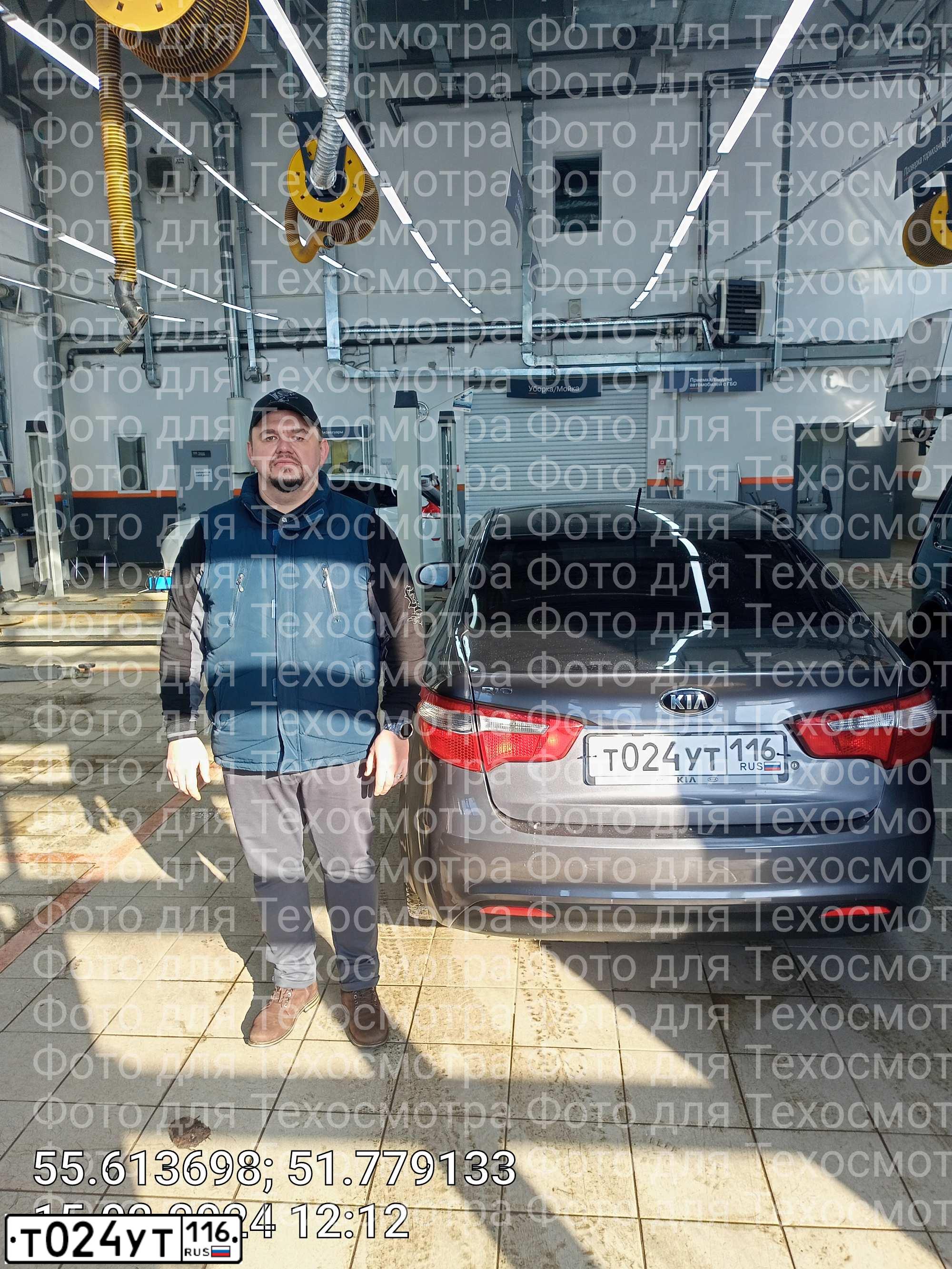 Фото автомобиля KIA RIO, 2014 — госномер Т024УТ116. Цвет: СЕРЫЙ