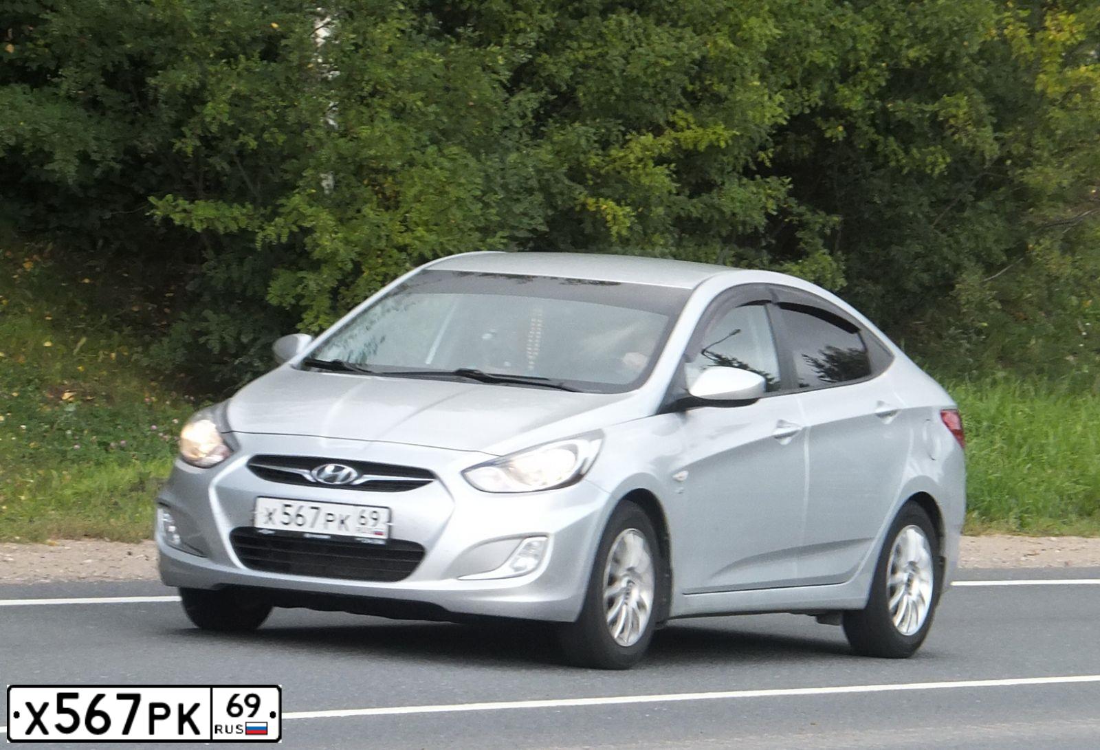 Фото автомобиля HYUNDAI SOLARIS, 2013 — госномер Х567РК69. Цвет: Серебристый