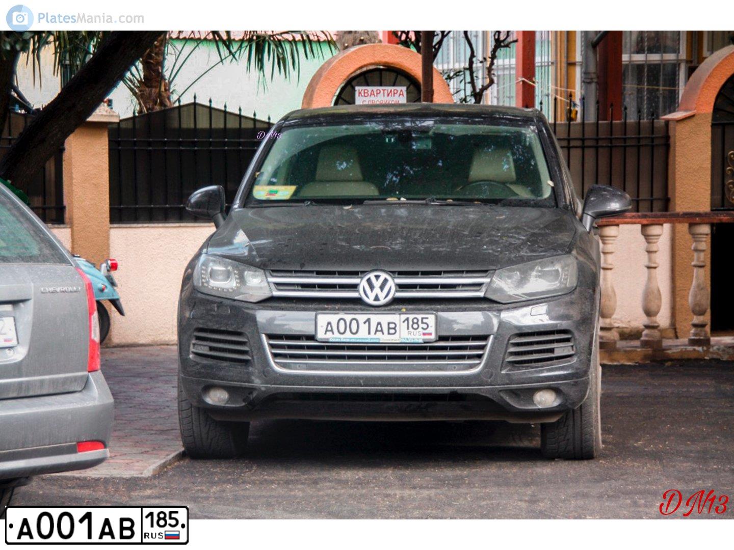Фото автомобиля VOLKSWAGEN TOUAREG, 2012 — госномер А001АВ185. Цвет: ЧЕРНЫЙ
