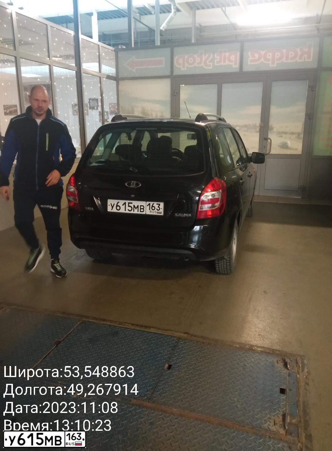 Фото автомобиля LADA 2194 KALINA, 2013 — госномер У615МВ163. Цвет: СИНЕ-ЧЕРНЫЙ