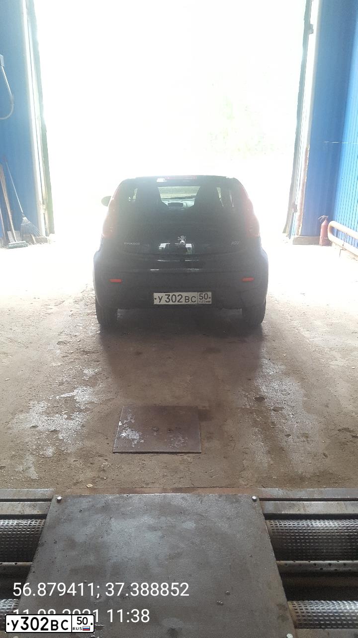 Фото автомобиля LADA 2107, 1993 — госномер У302ВС50. Цвет: САФАРИ