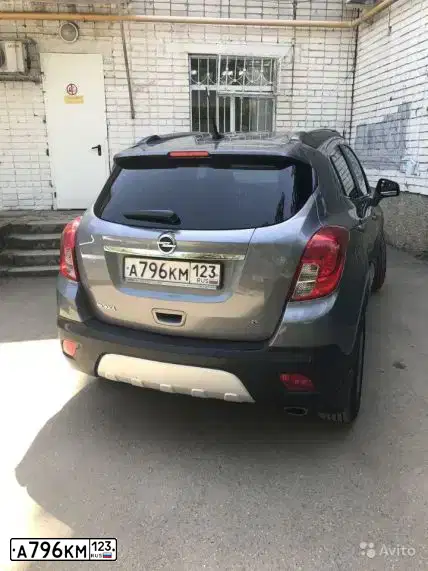 Фото автомобиля OPEL MOKKA, 2012 — госномер У673ТХ123. Цвет: СЕРЫЙ