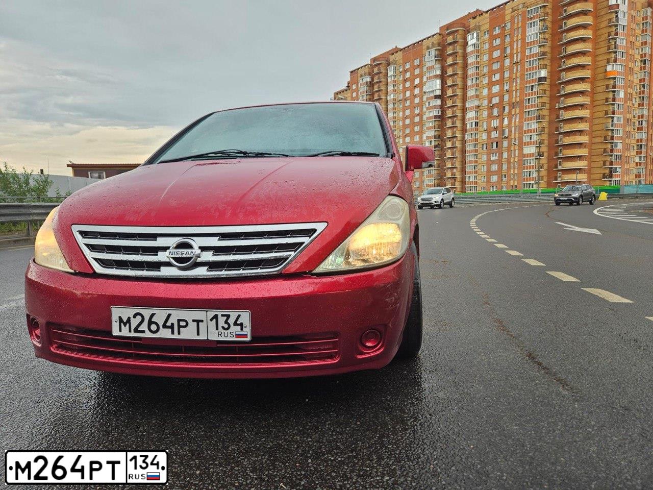 Фото автомобиля НИССАН PRESAGE НИССАН PRESAGE, 2003 — госномер М264РТ134. Цвет: Красный
