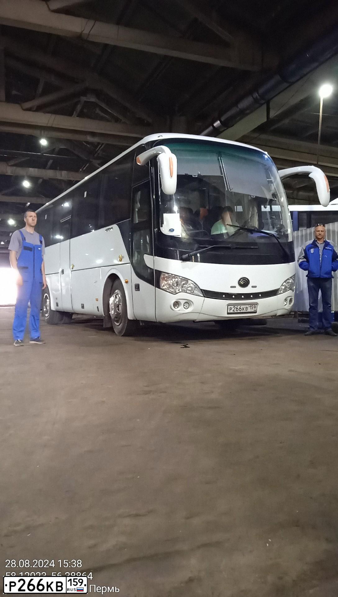 Фото автомобиля YUTONG ZK6938HB9, 2023 — госномер М533ОУ702. Цвет: Белый