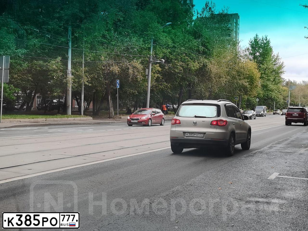 Фото автомобиля VOLKSWAGEN TIGUAN, 2009 — госномер К014ЕА180. Цвет: СЕРЕБРИСТО-ЖЕЛТЫЙ