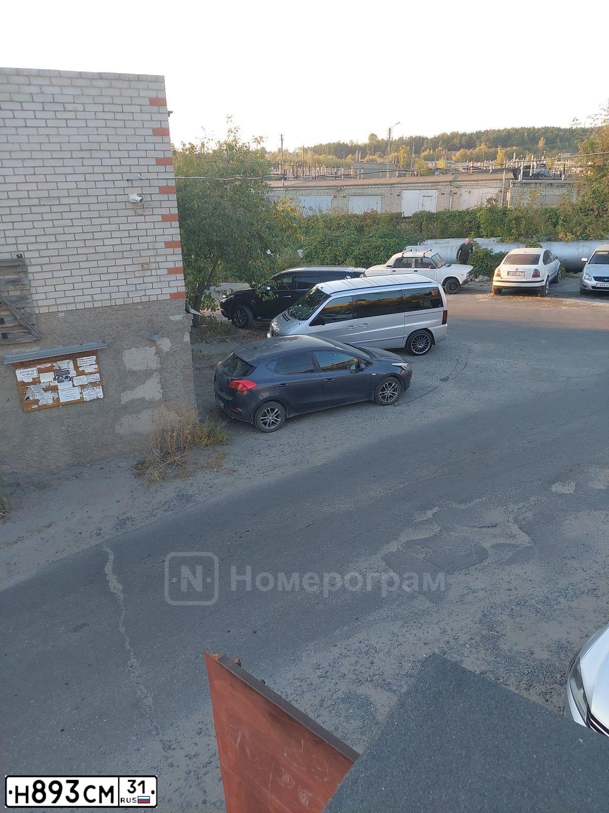 Фото автомобиля KIA CEE'D, 2012 — госномер Н893СМ31. Цвет: СЕРЫЙ
