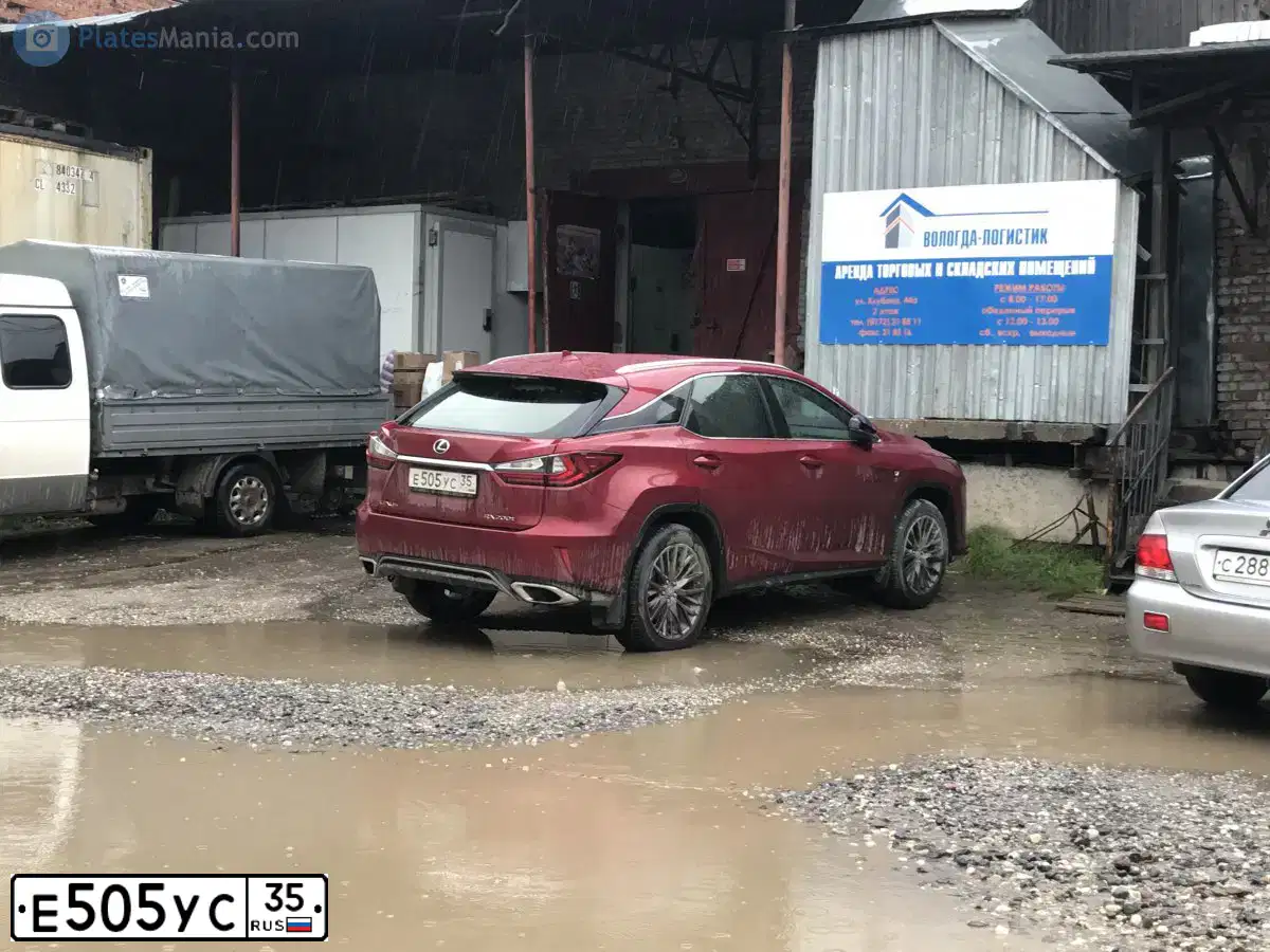 Фото автомобиля LEXUS RX, 2017 — госномер Е505УС35. Цвет: КРАСНЫЙ