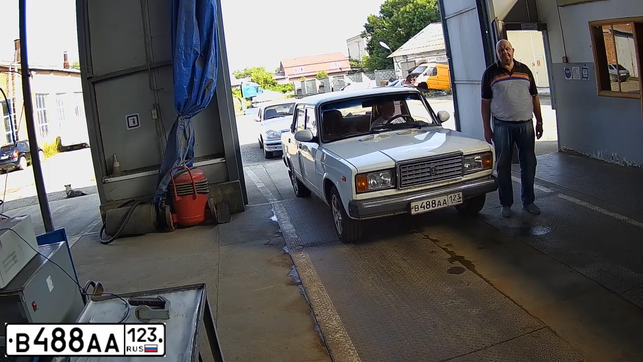 Фото автомобиля LADA 2107 LADA, 2011 — госномер В231ТО122. Цвет: СИНЕ-ЧЕРНЫЙ