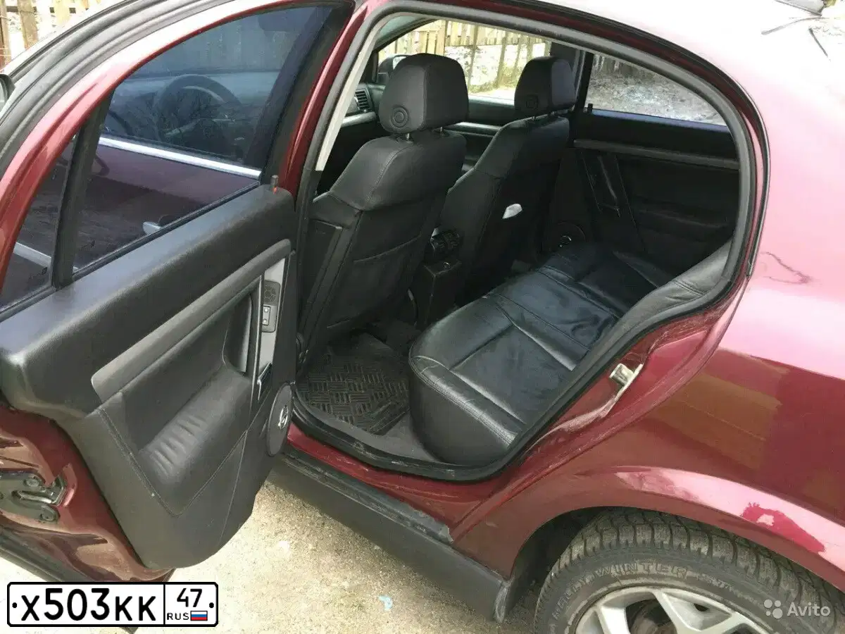Фото автомобиля OPEL VECTRA, 2003 — госномер Х503КК47. Цвет: ТЕМНО-КРАСНЫЙ