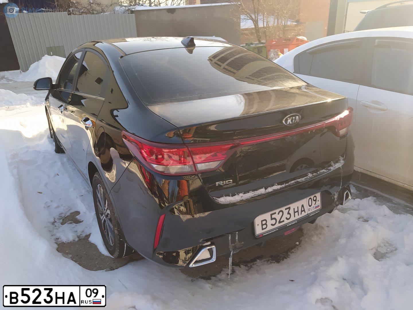 Фото автомобиля KIA RIO, 2020 — госномер Е519РС15. Цвет: ЧЕРНЫЙ