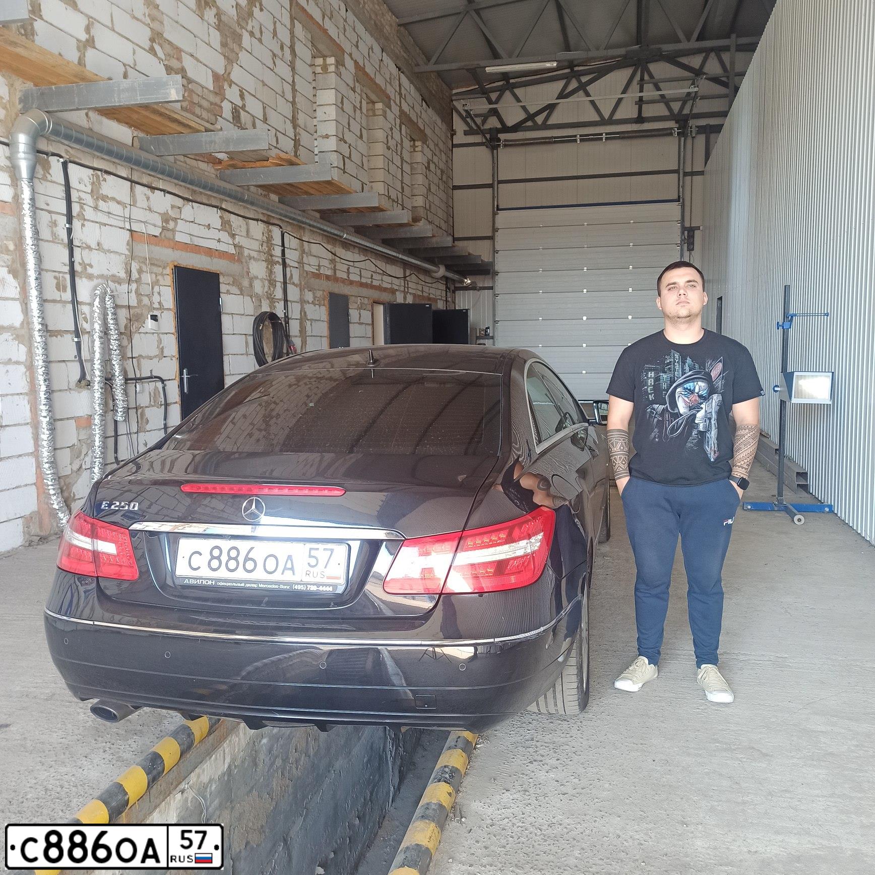 Фото автомобиля MERCEDES E-KLASSE, 2011 — госномер С886ОА57. Цвет: ЧЕРНЫЙ