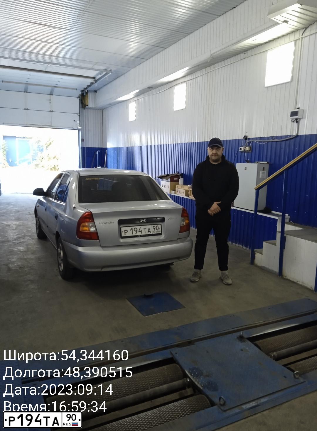 Фото автомобиля HYUNDAI ACCENT, 2005 — госномер Р724КН73. Цвет: СЕРЕБРИСТЫЙ