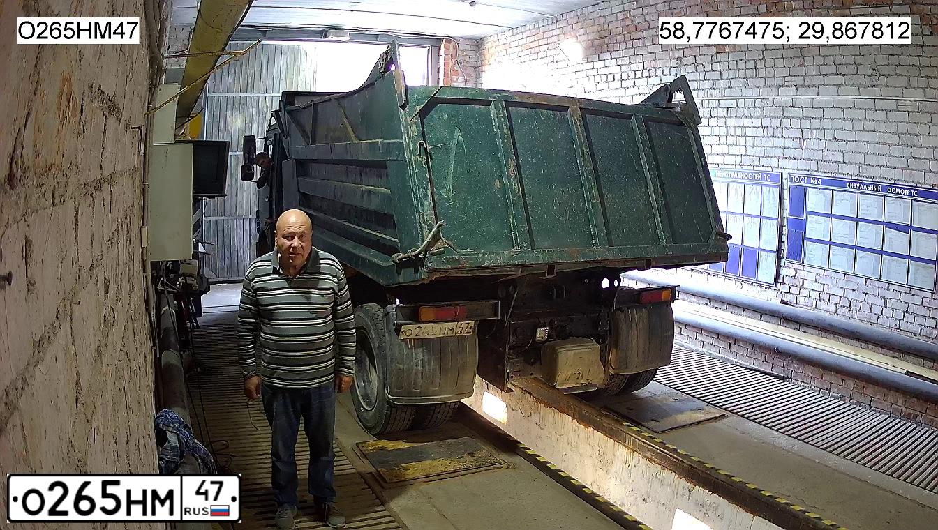 Фото автомобиля KAMAZ 55111 /6X4/, 1997 — госномер О265НМ47. Цвет: ЗЕЛЕНЫЙ