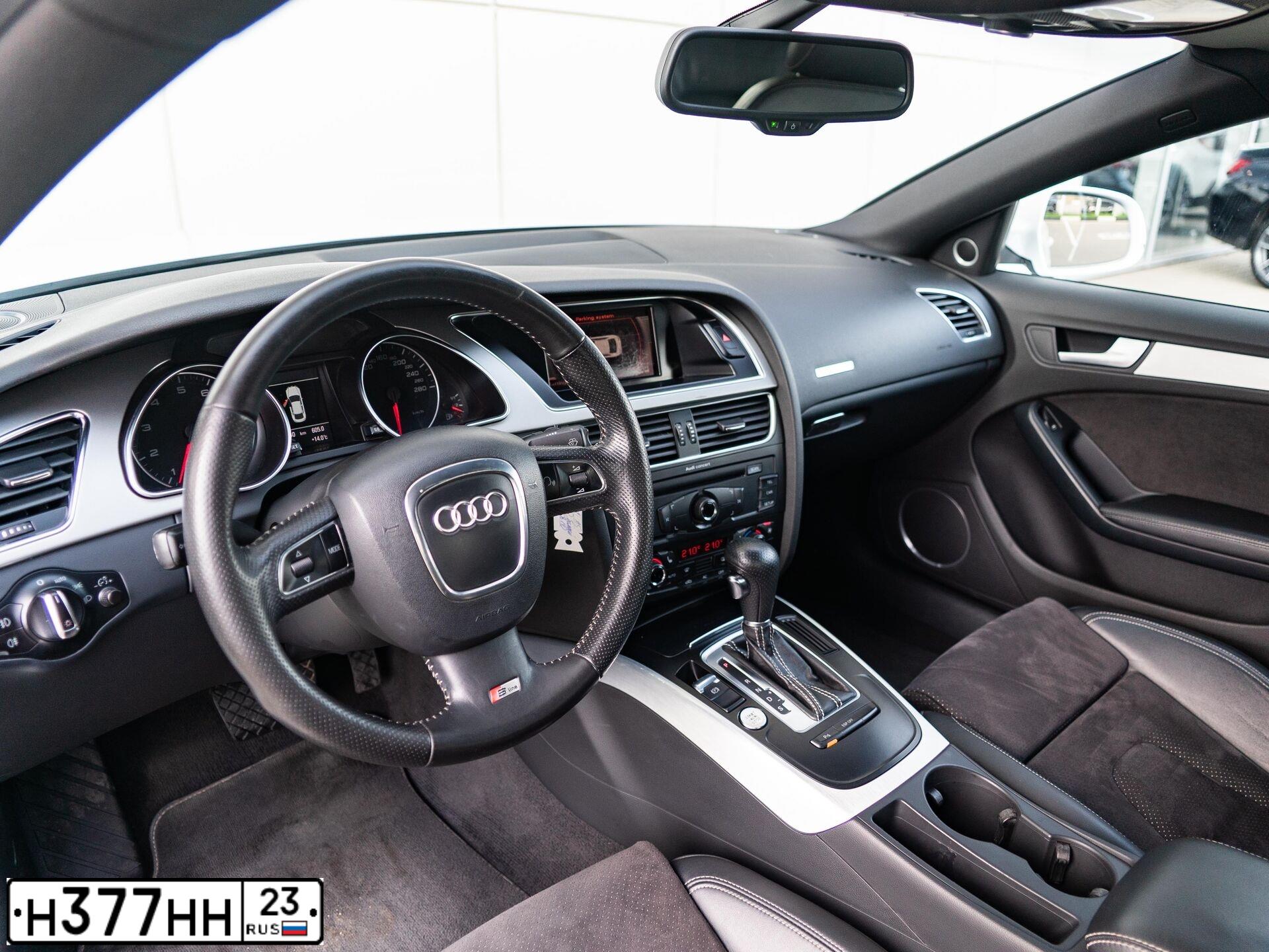 Фото автомобиля AUDI A5, 2010 — госномер О050ОО23. Цвет: БЕЛЫЙ