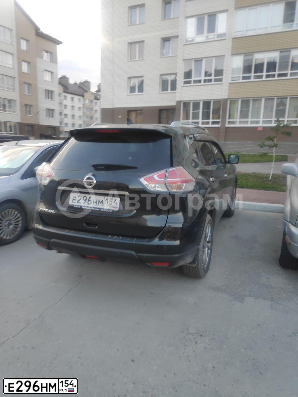 Фото автомобиля NISSAN X-TRAIL, 2017 — госномер Е296НМ154. Цвет: ЧЕРНЫЙ