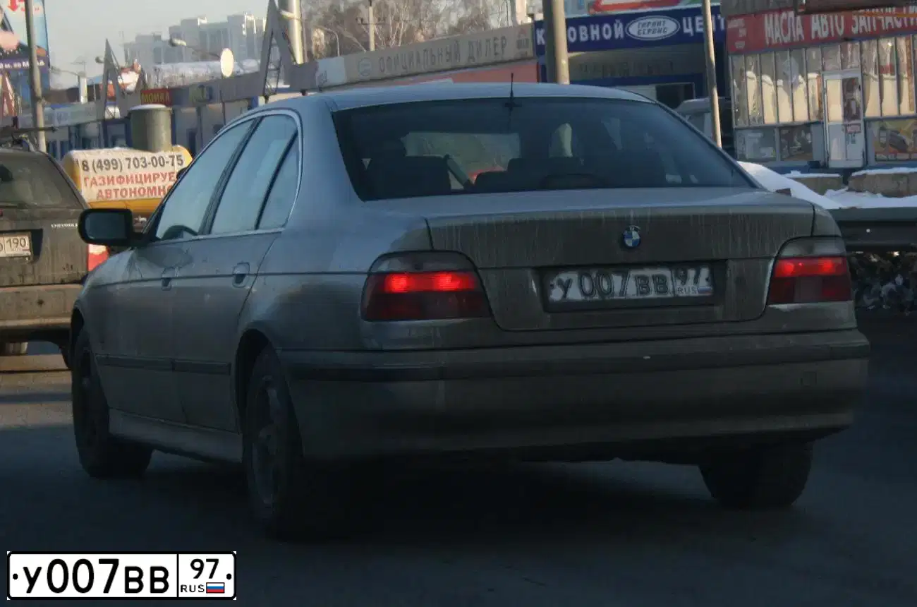 Фото автомобиля VOLKSWAGEN TIGUAN, 2013 — госномер У007ВВ97. Цвет: СЕРЫЙ