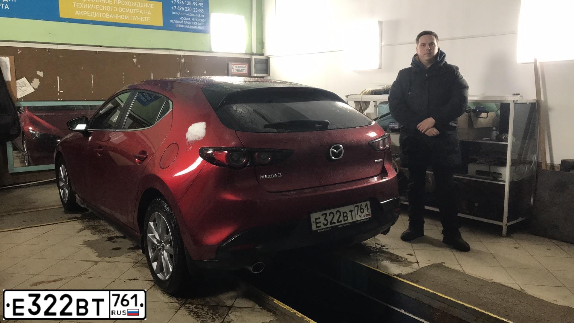 Фото автомобиля MAZDA 3, 2019 — госномер М479АУ977. Цвет: Красный