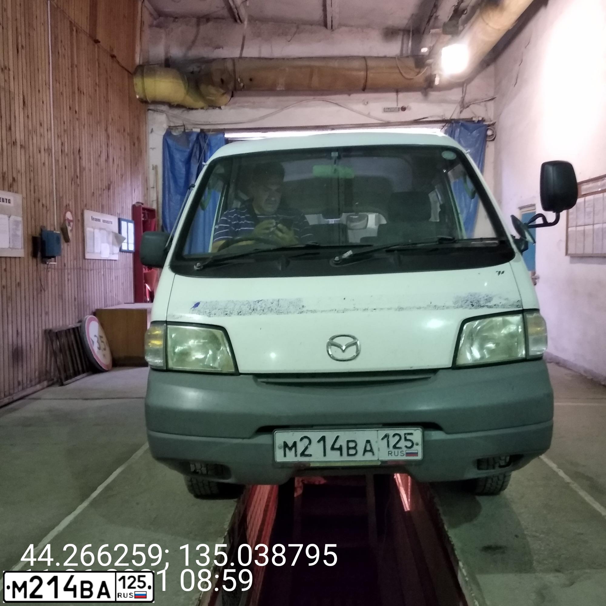 Фото автомобиля MAZDA BONGO, 2002 — госномер М214ВА125