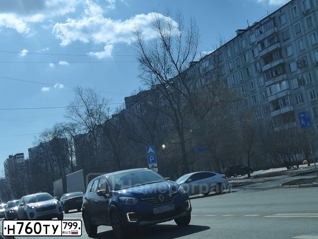 Фото автомобиля RENAULT KAPTUR, 2020 — госномер Н760ТУ799. Цвет: МНОГОЦВЕТНЫЙ