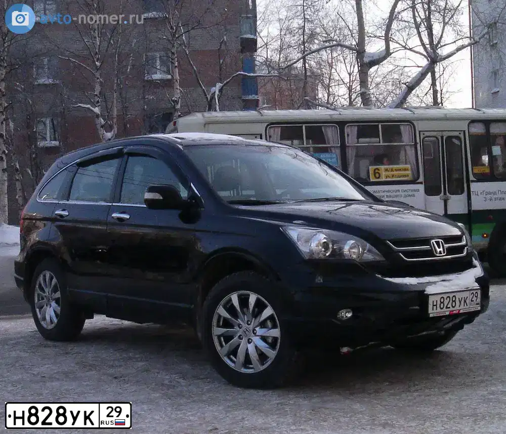 Фото автомобиля CHEVROLET NIVA, 2005 — госномер Х418АР76. Цвет: Темно-зеленый