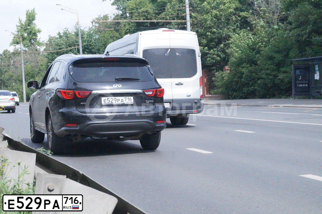 Фото автомобиля INFINITI QX60 С ДВИГАТЕЛЕМ VQ35, 2019 — госномер Е529РА716. Цвет: ЧЕРНЫЙ