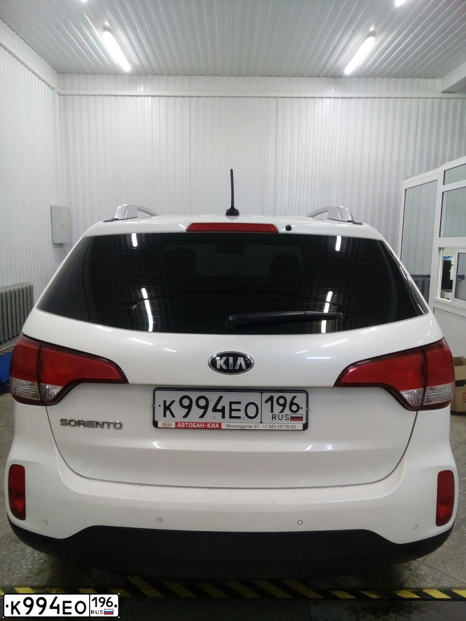 Фото автомобиля KIA SORENTO, 2018 — госномер К994ЕО196. Цвет: БЕЛЫЙ