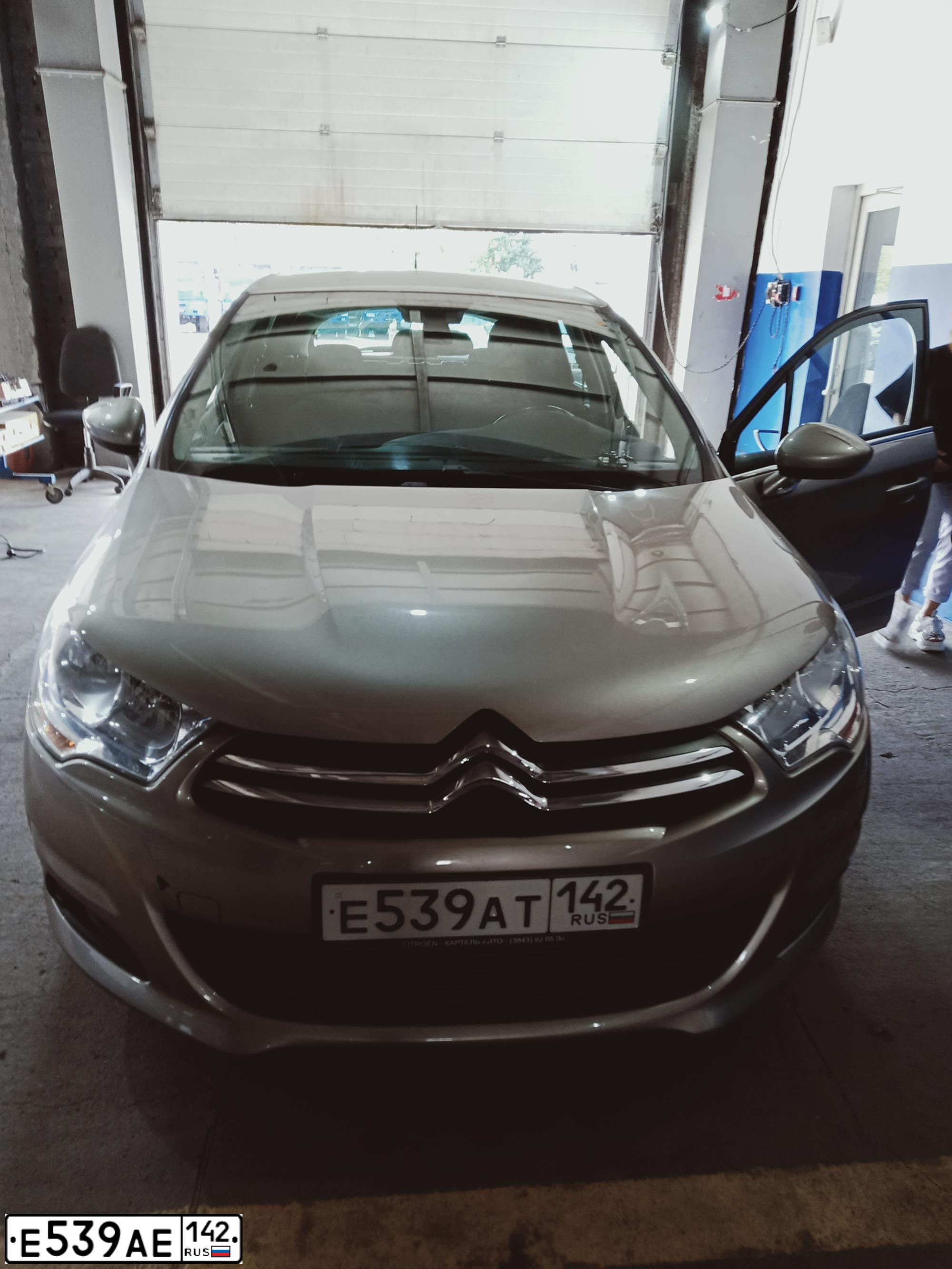 Фото автомобиля CITROEN C4, 2012 — госномер Е539АТ42. Цвет: БЕЖЕВЫЙ