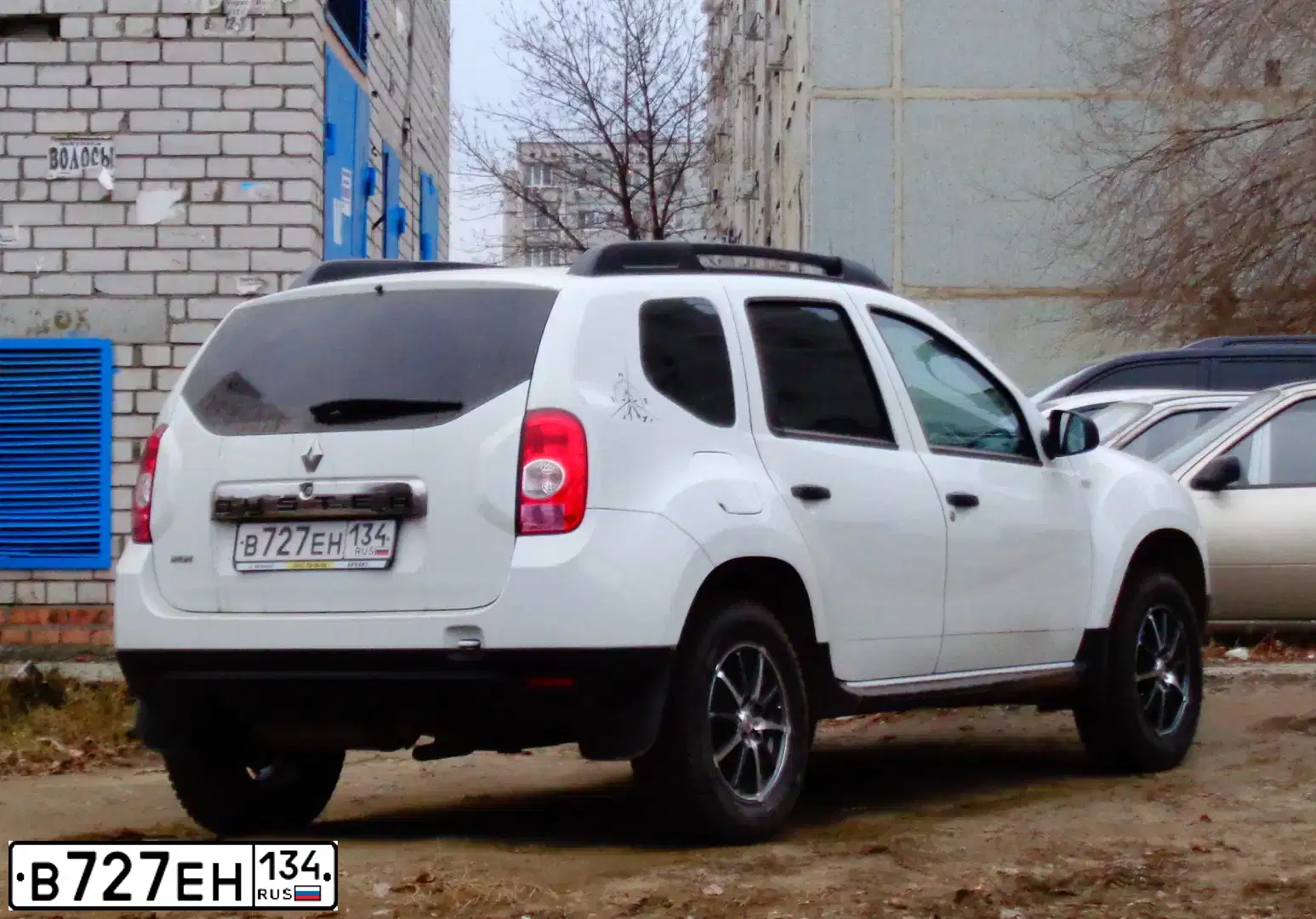 Фото автомобиля RENAULT DUSTER, 2015 — госномер В727ЕН134. Цвет: Белый