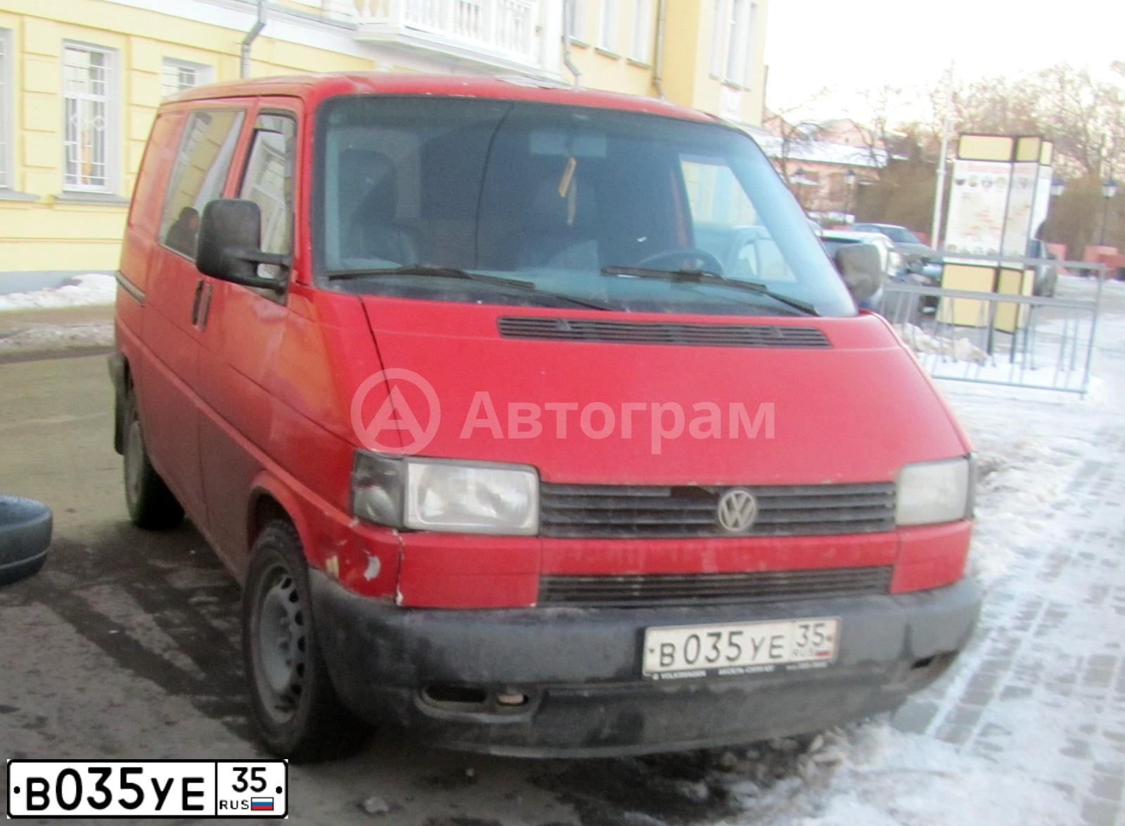 Фото автомобиля VOLKSWAGEN TRANSPORTER, 1991 — госномер К017ВЕ35. Цвет: КРАСНЫЙ