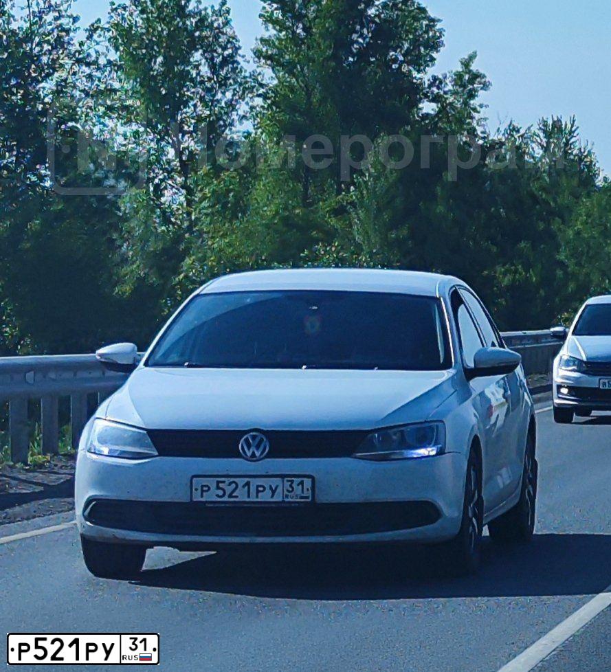 Фото автомобиля VOLKSWAGEN JETTA, 2012 — госномер Р521РУ31. Цвет: БЕЛЫЙ